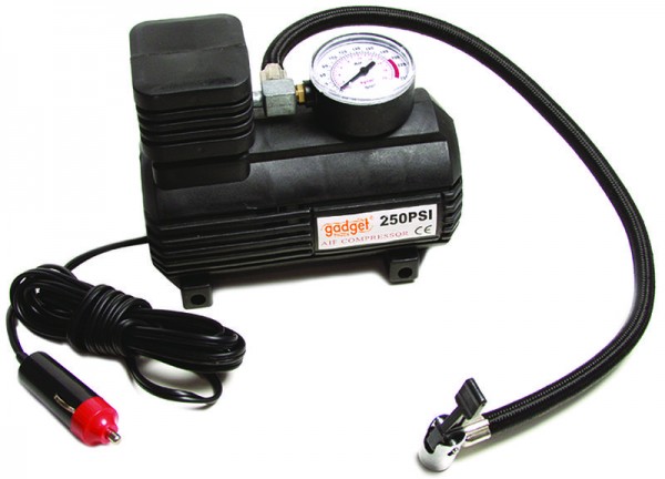 Компресор 12V за помпане на гуми с манометър